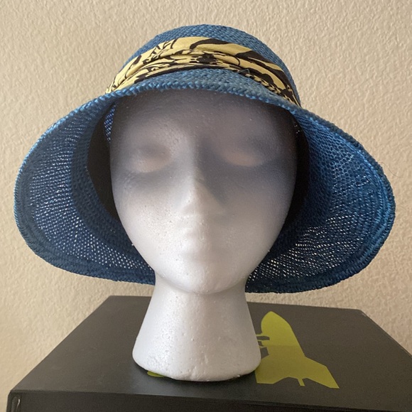 Deluxe straw cloche hat OS beautiful blue with ribbon and wooden o ring detail - Picture 2 of 4